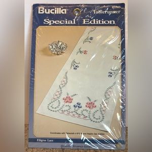 BUCILLA SPECIAL EDITION Cross Stitch FILIGREE LACE TABLERUNNER 63340.